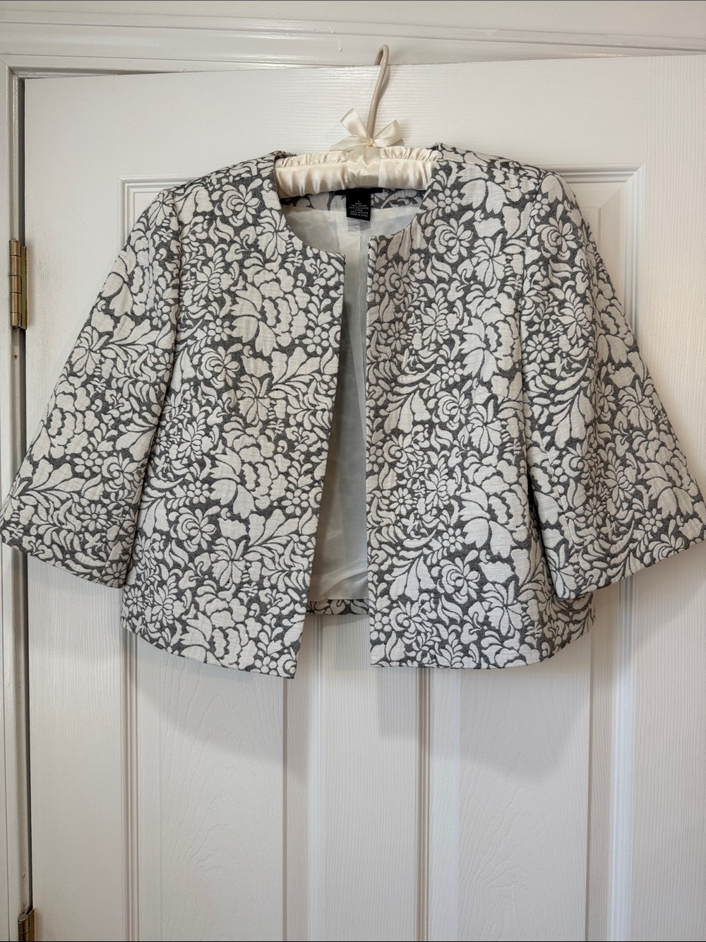 Madison Studio Gray & White Floral Jacquard Collarless Jacket